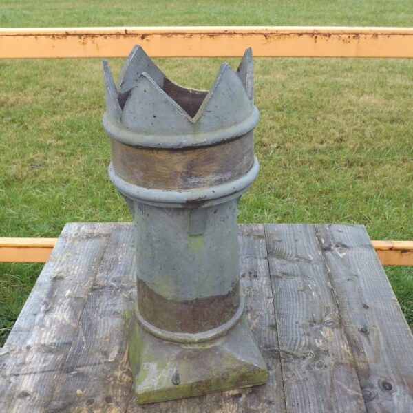 Blue crown top chimney pot (damaged)
