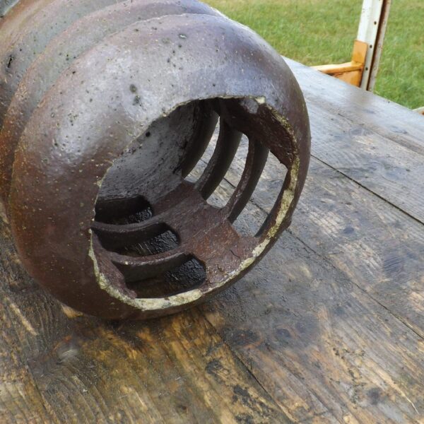 Alternative view of Small louvered chimney pot
