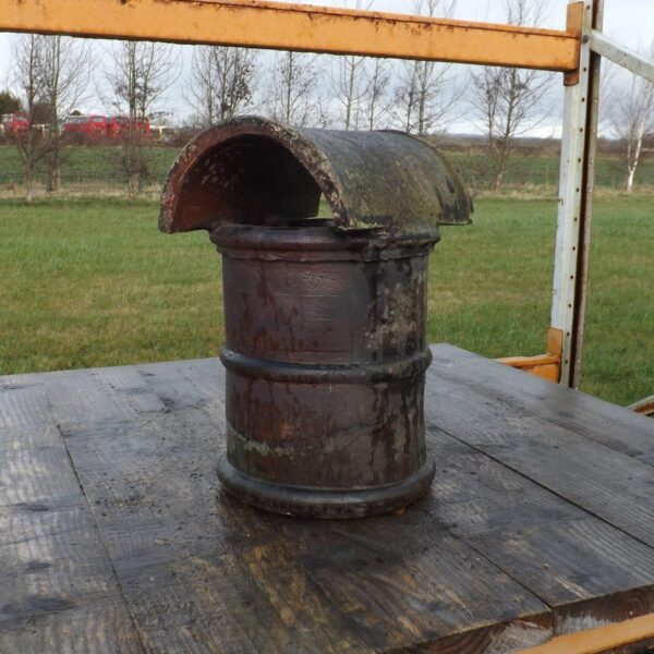 Hood top chimney pot