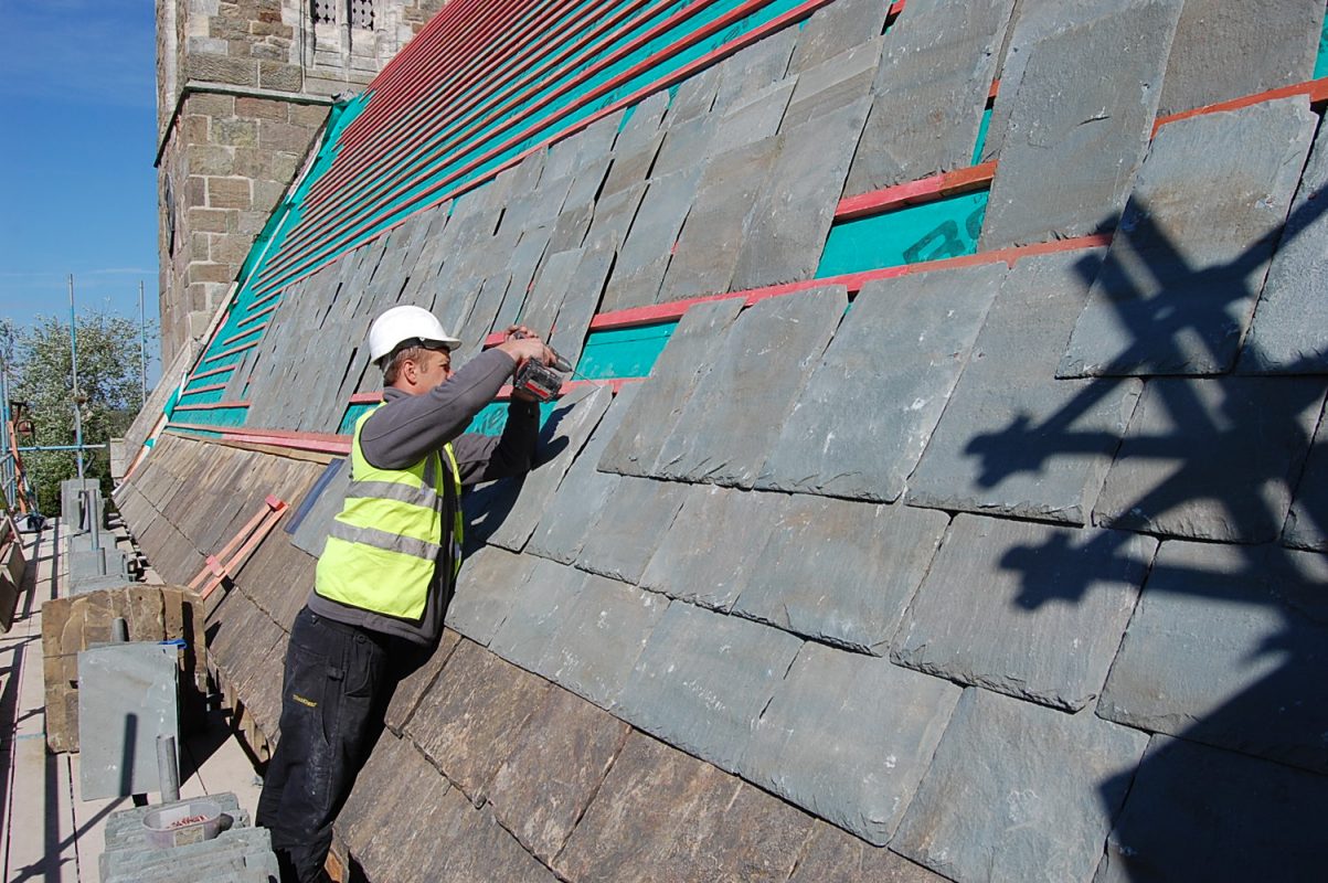 A GNR Roofing operative installing westmorland slates
