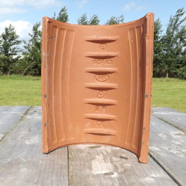 Alternative view of Clay half round ridge