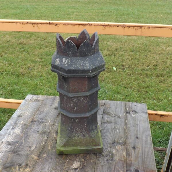 Crown top chimney pot