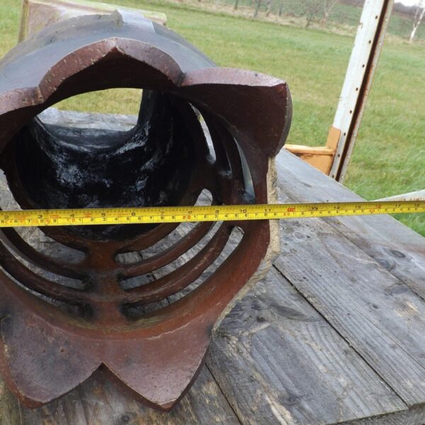 Alternative view of Tulip top chimney pot (damaged)