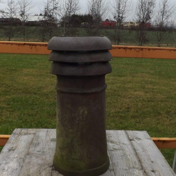 Louvered chimney pot