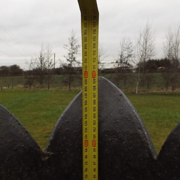 Alternative view of Tulip top chimney pot