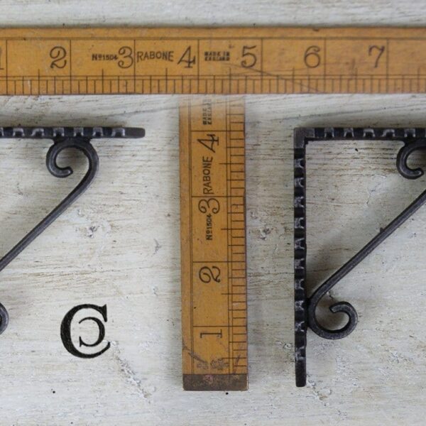 Shelf Bracket Simple Scroll Antique Iron 100mm x 75mm (AF079)
