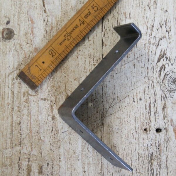 Shelf Bracket UTILITY Medium Duty Angle Steel Lip 100mm x 125mm