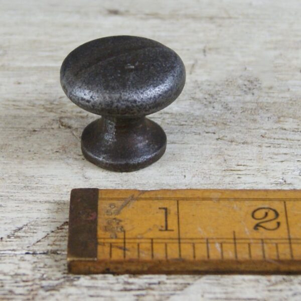 Knob Plain Shaker with Seam Cast Antique Iron 32mm Dia M4