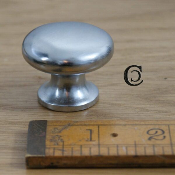 Knob Shaker Type Brushed Nickel on Iron 35mm (Scratched)