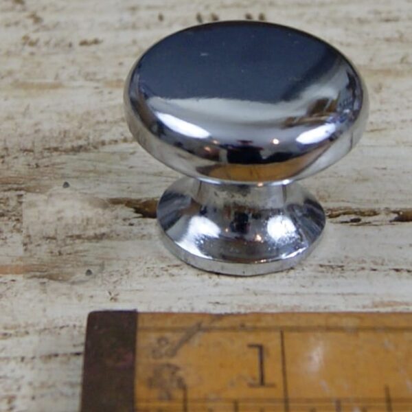Knob Plain Shaker Cast Chrome on Iron 35mm Diameter M4