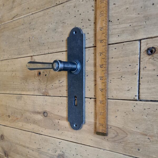 Alternative view of Lever Handle on Back Plate CROMBIE Cast Antique Iron 145mm