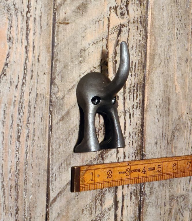 Coat Hook DOG TAIL Cast Antique Iron (MEDIUM) 115mm - Image 3