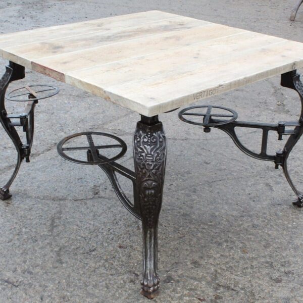 Dining Table with 4 swivel Seats LOMBARD Childs Picnic Cast Iron