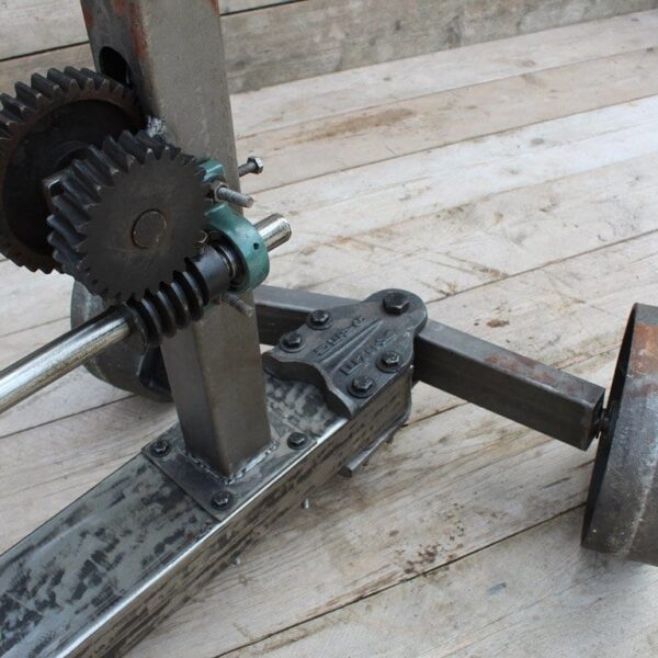 Alternative view of Table HARLOW with cog wheel detail