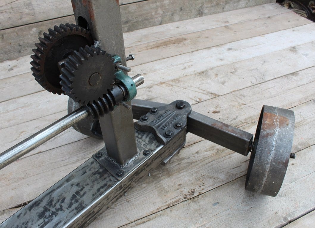 Table HARLOW with cog wheel detail - Image 2