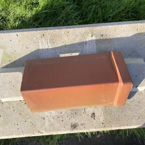 Alternative view of Reclaimed Clay Angle Cap Ridge Tile – 490-280