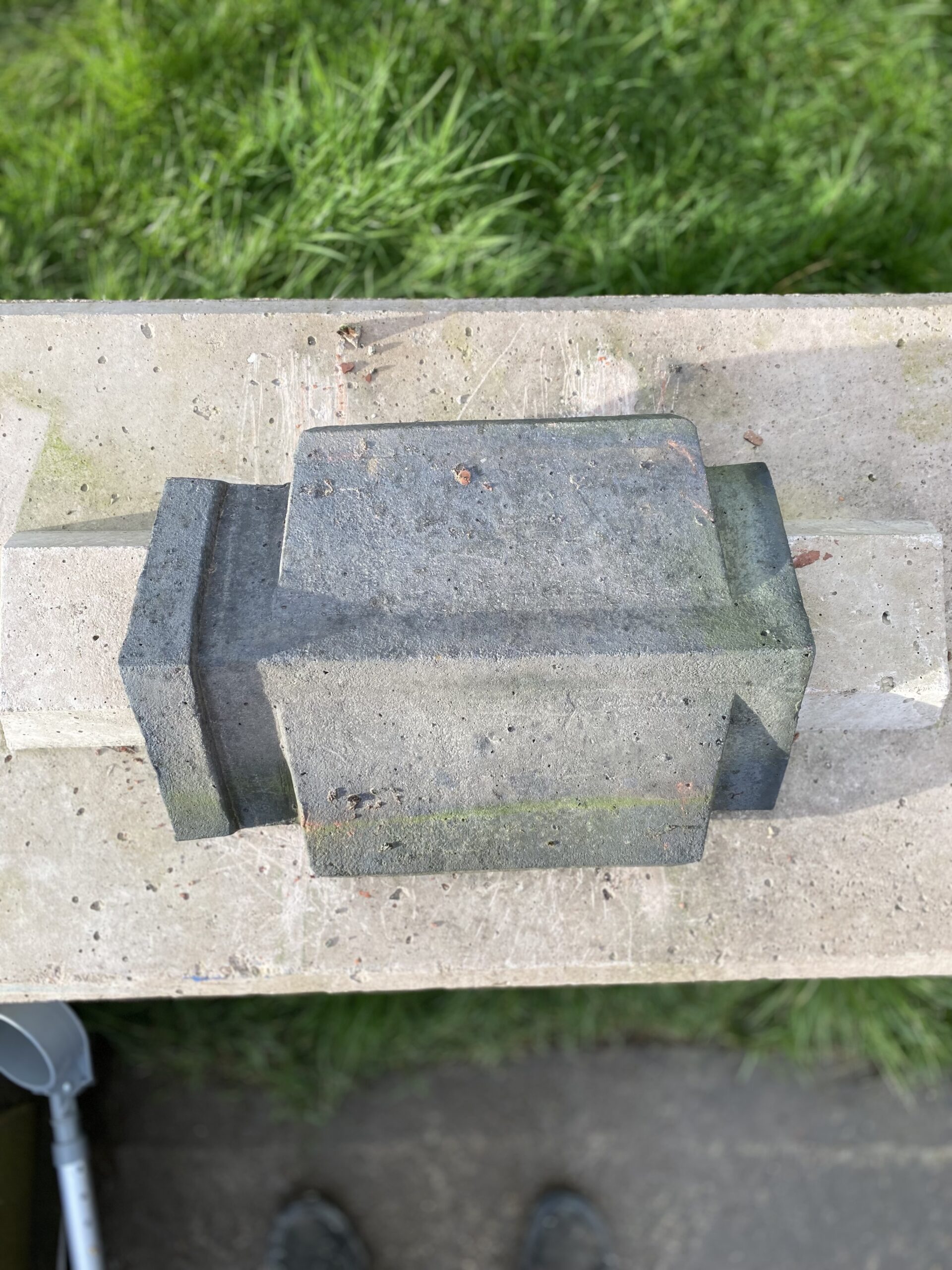 Reclaimed Black Clay Angle Cap Vent Ridge Tile 480-280 - Image 2